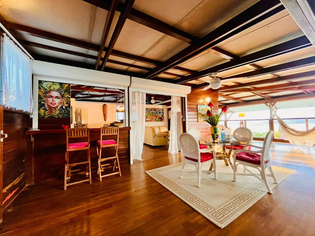 villa-avec-jacuzzi-vue-mer-tartane-caravelle - vue comptoir